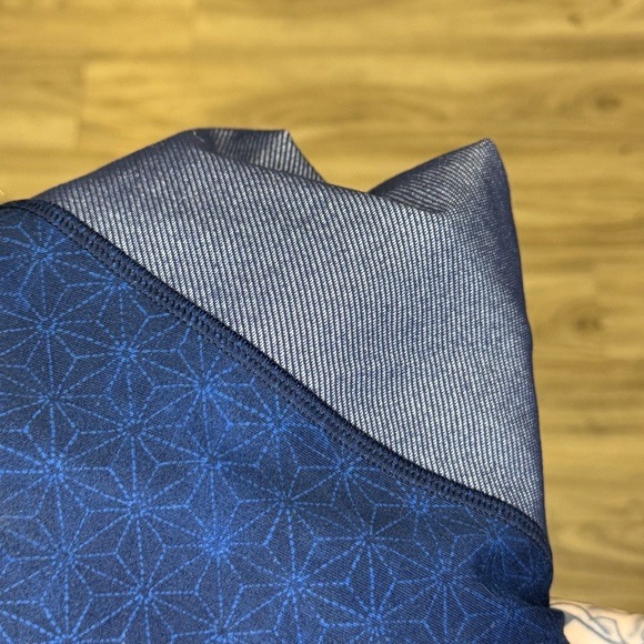 Lululemon Size 8 Blue Wunder Under Sashiko Japanese Print Edition - Picture 3 of 5